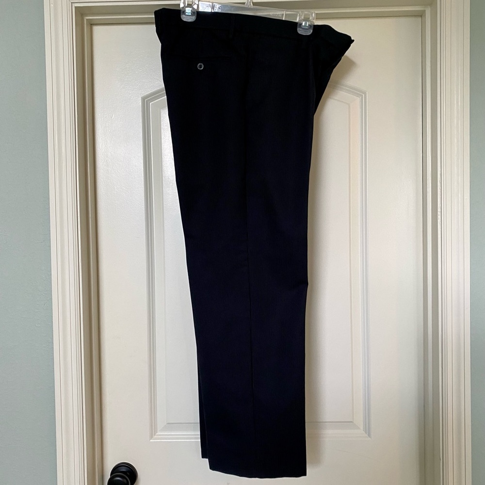 DOCKERS Signature Khaki Straight Fit - Men's Dress Pants! Only worn once! - Picture 4 of 7